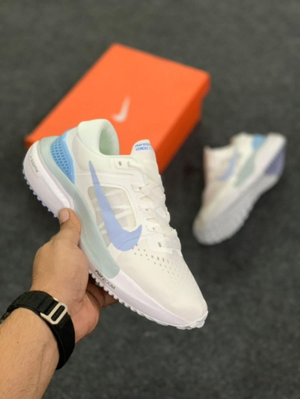 Nik air zoom vomero 15 white sky