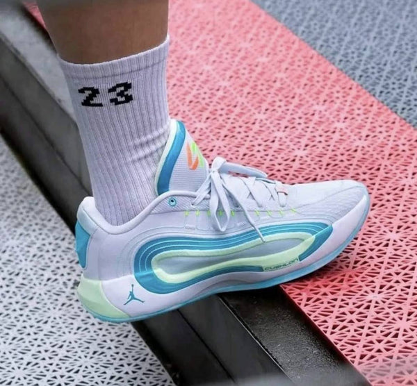 NIK.E AIR JORDAN LUKA 4 LASER BLUE
