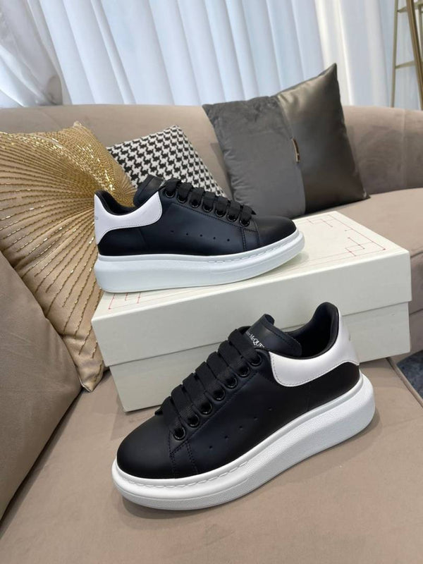 Alexander McQuee.n Sneakers With Card Bill carry Bag & Og Box