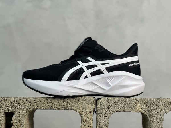Asiccs Novablast 5 Track Club Black