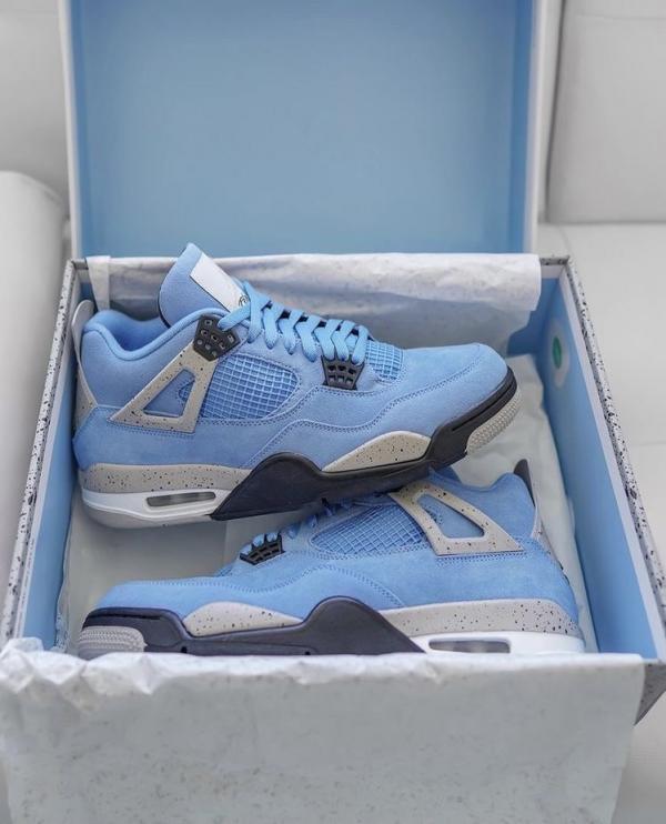 Nik.e Air Jordan 4 University Blue SEMI UA