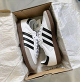 ADIDA.S SAMBA WHITE BLACK WITH KEYCHAIN WOMENS FIX