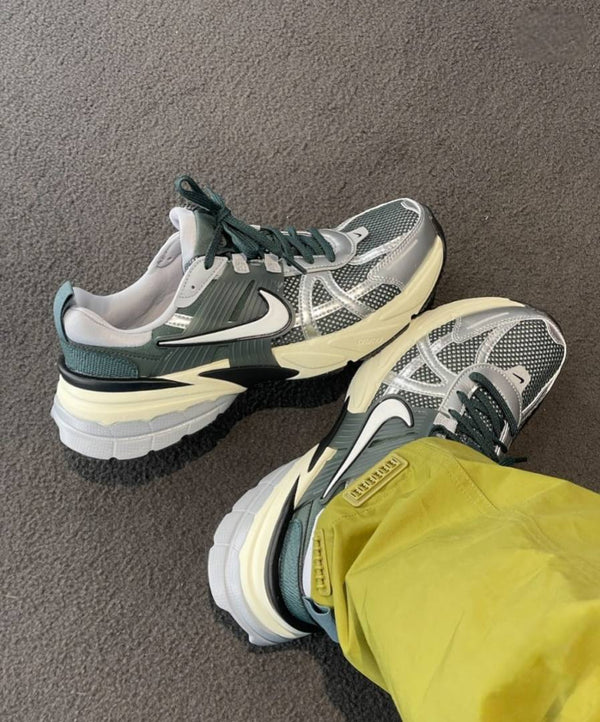 NIKKE V2K RUN VIBRANT GREEN