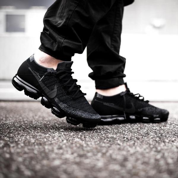 Nik.e Air VaporMax Flyknit  Black