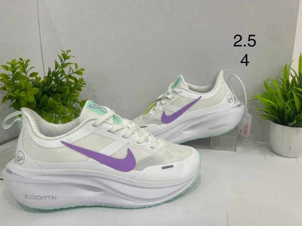Nik.e Zoom X Running White Purple smiley