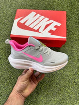 Nik.e Zoom X Running Grey Pink smiley