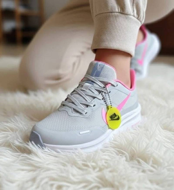 Nik.e Zoom X Running Grey Pink smiley