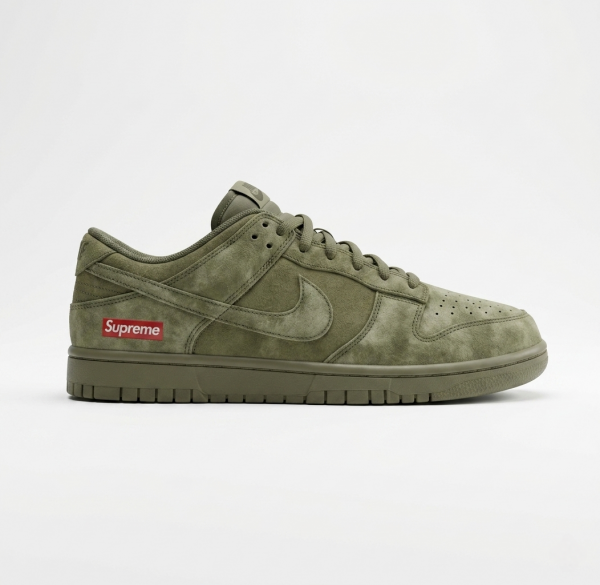 NIK.E SB DUNK LOW OLIVE X SUPREME