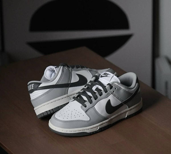 NIK.E SB DUNK LOW LIGHT CARBON