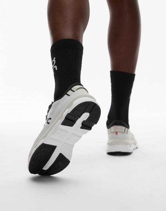 On Cloud Zone Running White Black