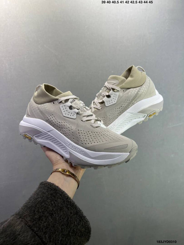 ACG Zegma Trail Cream Running shoes