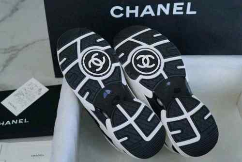 CHANEEL CC EMBOSSED LOGO WHITE BLACK SUEDE