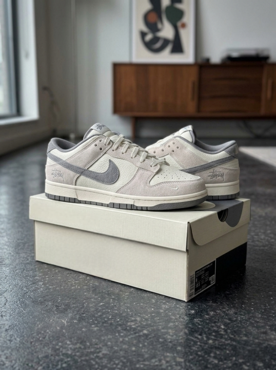 NIK.E SB DUNK LOW RICE WHITE CARBON