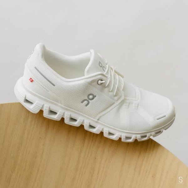 On Cloud 6 Running White