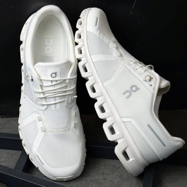 On Cloud 6 Running White