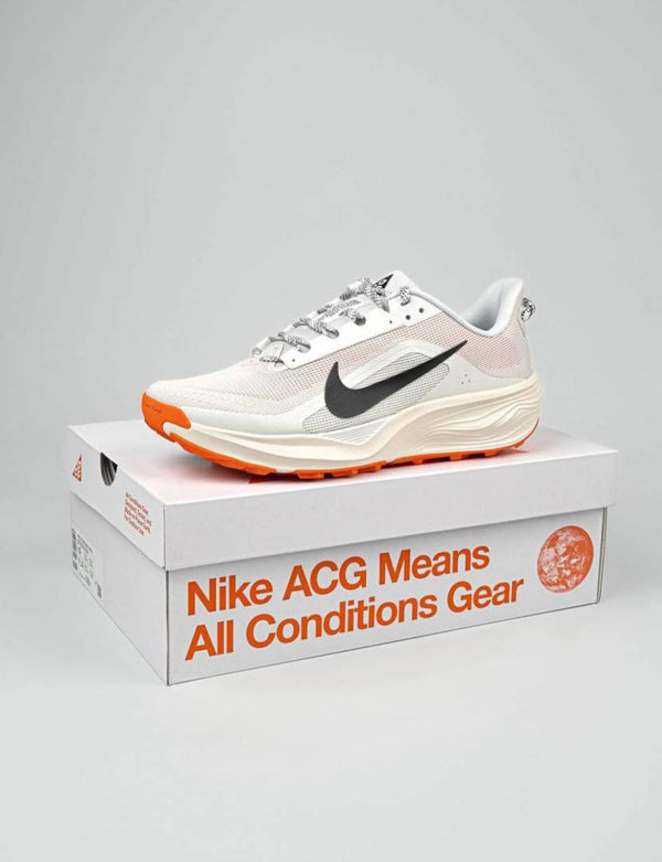Nik.e ACG Pegasus Trail Running White orange