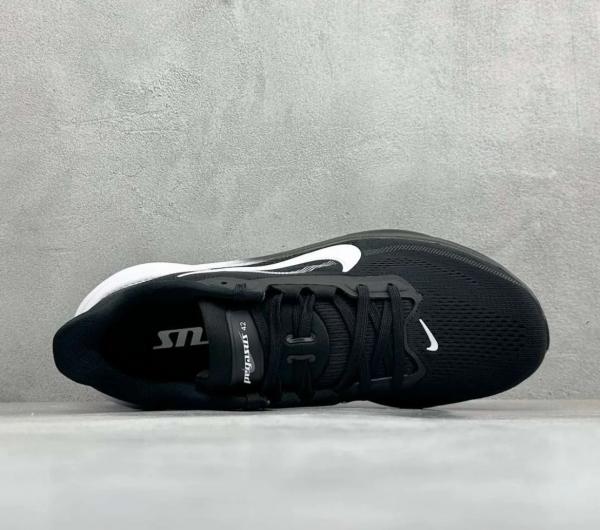 Nik.e Air Zoom Pegasus 42 running shoe black