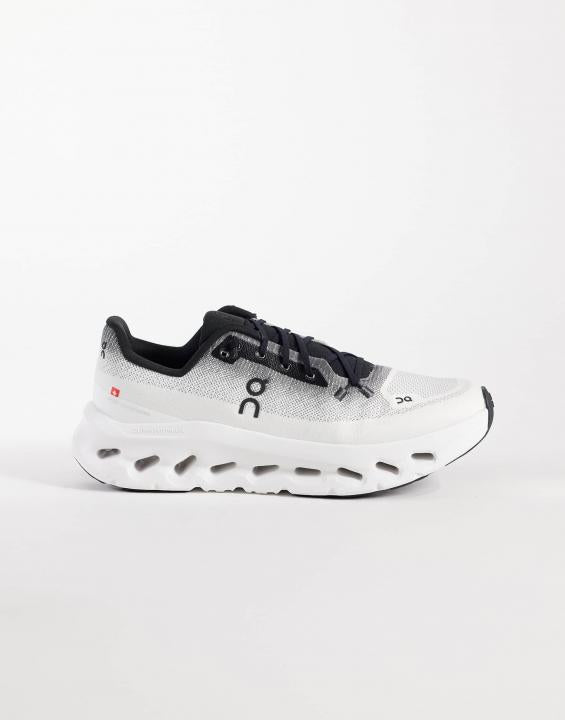 On Cloud Running Tilt Ivory Black with carry bag