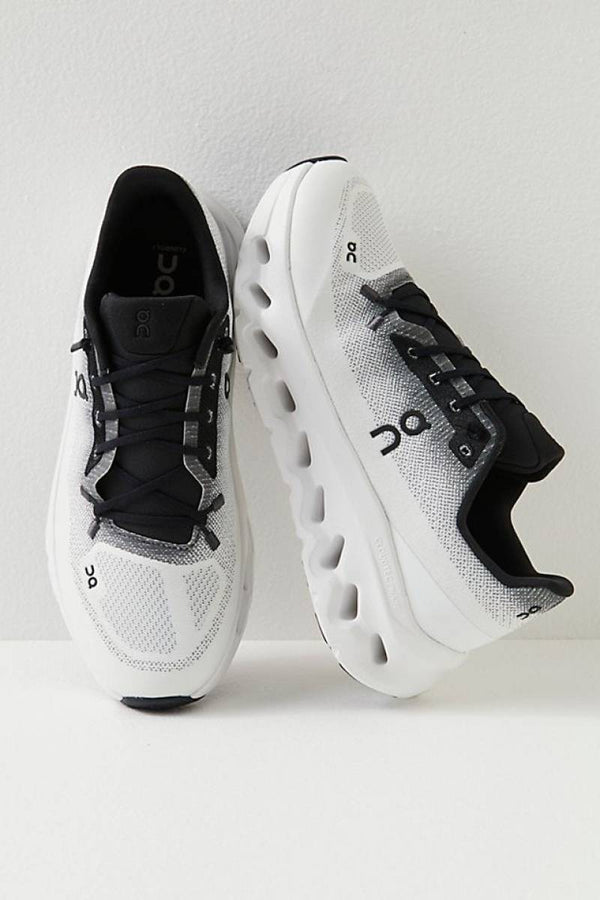 On Cloud Running Tilt Ivory Black with carry bag