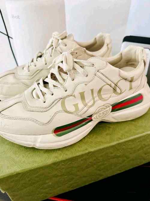 Guccii Rhyton Vintage Logo