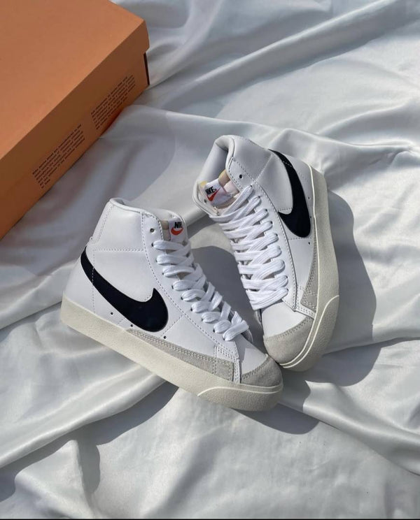NIKKE BLAZER MID 77 VINTAGE