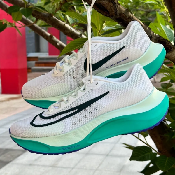Nikke Zoom Fly 5 Barely sky blue