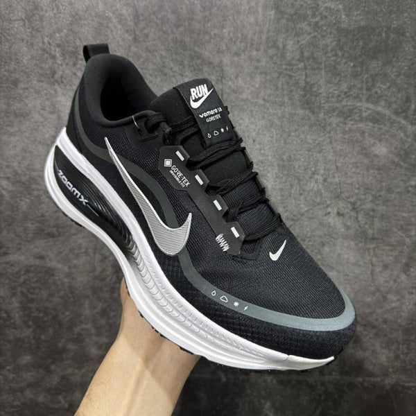 Nikke Running Vomero 18 Gore-Tex Black Reflective