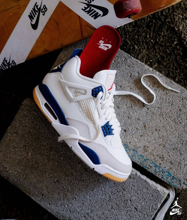 NIKKE AIR JORDAN 4 SB NAVY