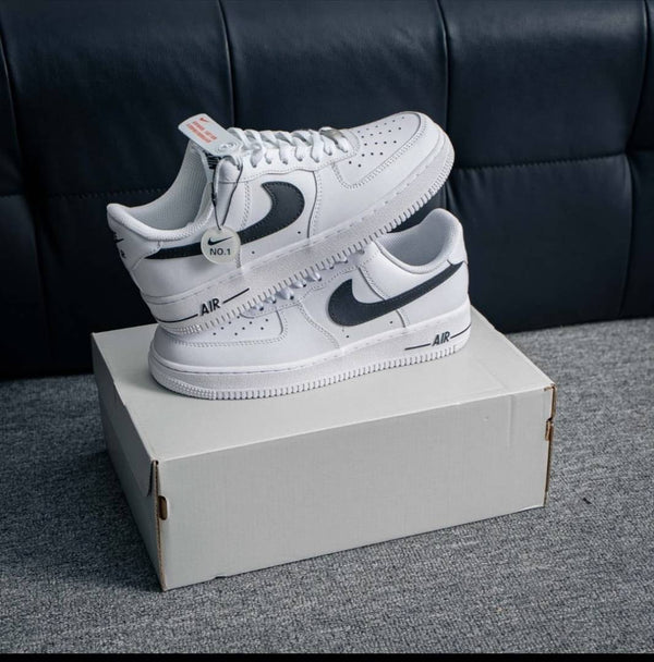 NIKKE AIRFORCE 1 LOW WHITE BLACK SWOOSH