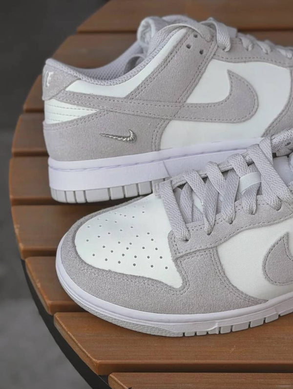 NIKKE DUNK SAIL VAST GREY SILVER METALLIC