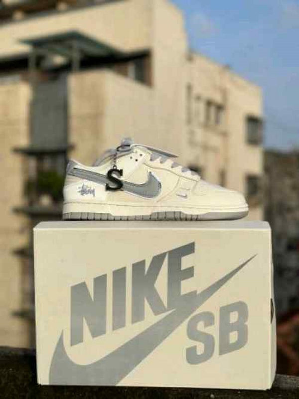 Nikee sb dunk stussy grey sb dunk stussy grey