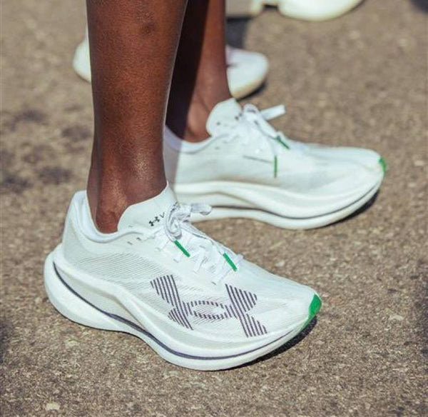 Under Armou Velociti Elite 3 white Green running shoe
