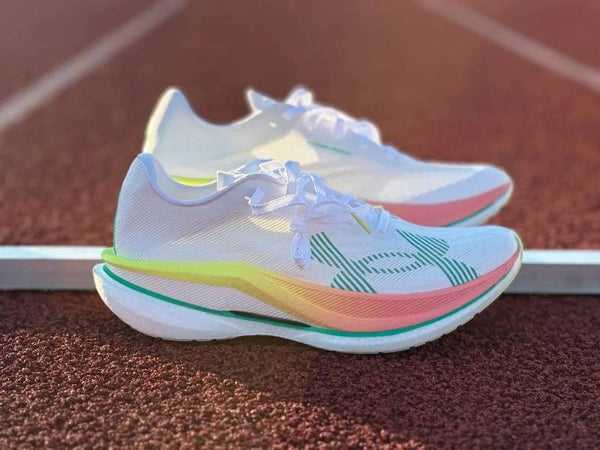 Under Armou Velociti Elite 3 running shoe