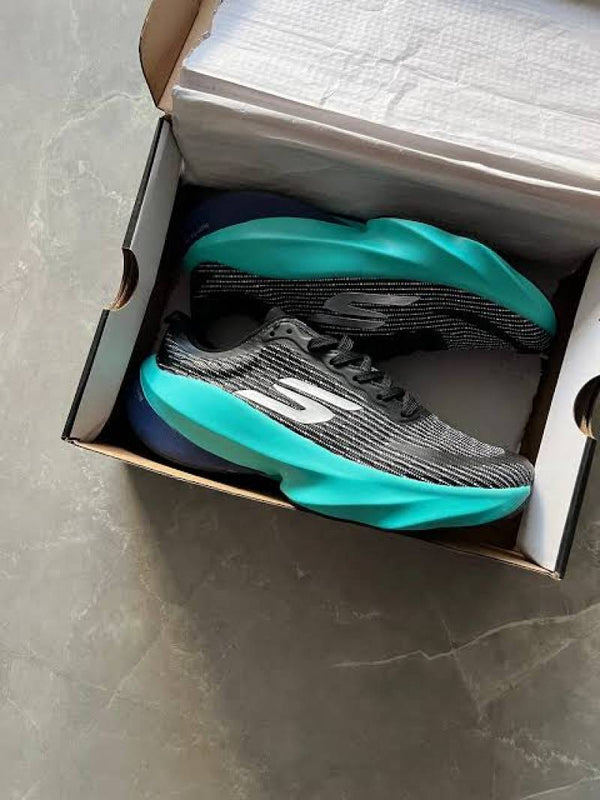 Skecherr SKX Aero Tempo Black Blue running shoe