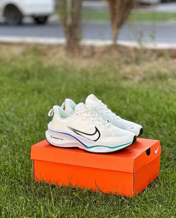 Nik Zoom x Smiley White