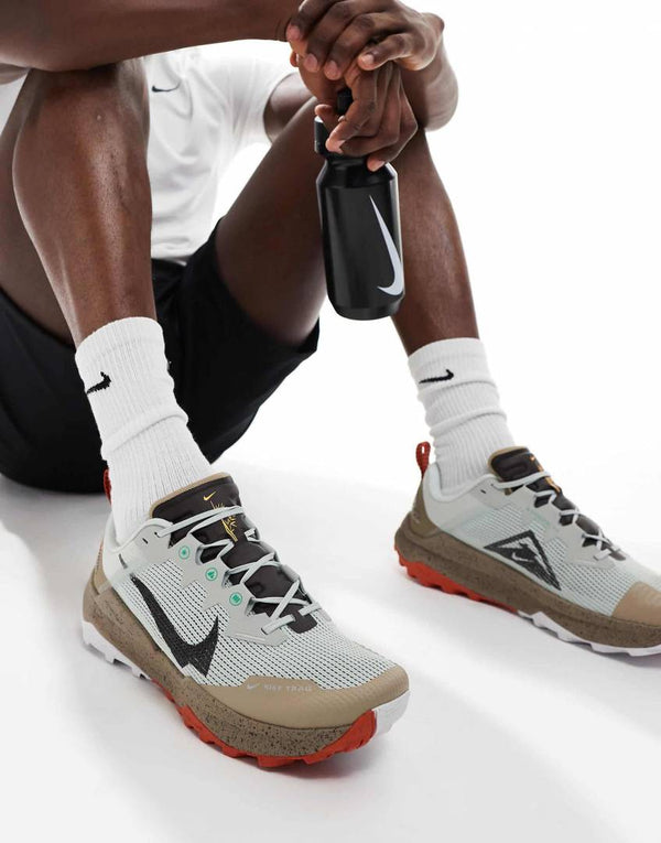 Nik Wildhorse 8 Trail Running grey khakhi multi
