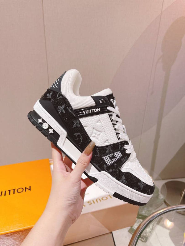 LOUIIS VUITTON TRAINER BLACK WHITE