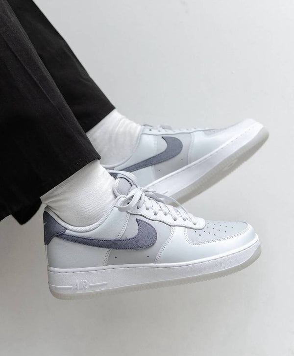 NIKKE AIRFORCE 1 LOW LIGHT CARBON PURE PLATINUM