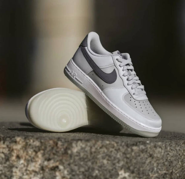 NIKKE AIRFORCE 1 LOW LIGHT CARBON PURE PLATINUM