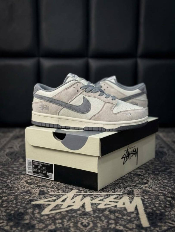 NIKKE SB DUNK LOW RICE WHITE CARBON