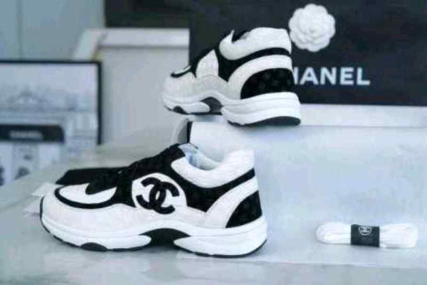 CHANEEL CC EMBOSSED LOGO WHITE BLACK SUEDE