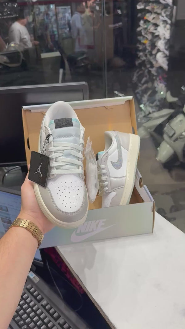 NIK.E AIR JORDAN 1 LOW YEAR OF THE SNAKE2025