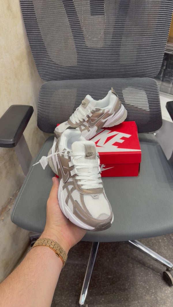 Nik ee V2K Run Mink Brown Summit White