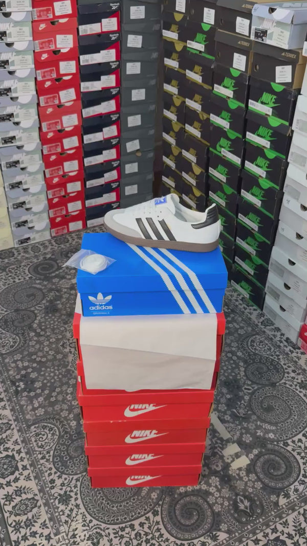 ADIDA.S SAMBA WHITE BLACK WITH KEYCHAIN MENS FIX