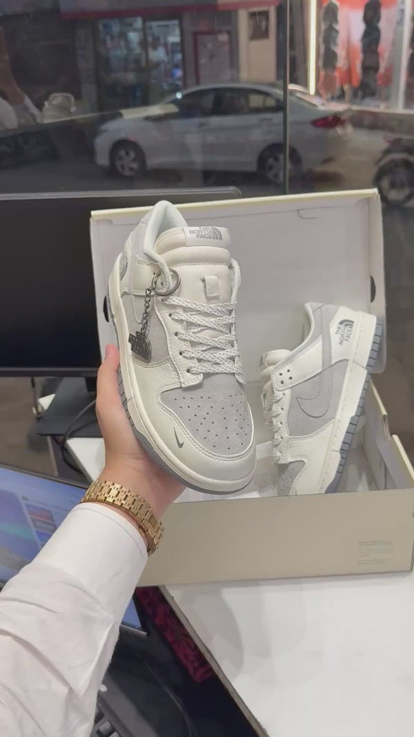 NIK.E SB DUNK LOW X NORTH FACE