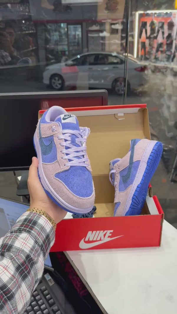 NIK.E SB DUNK LOW HYDRANGEAS