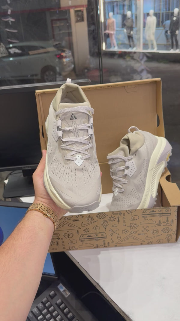 Nik.e ACG Zegma Trail Cream Running shoes