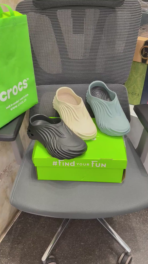 Croc.s Echo Wave Sky Blue With og box and carry bag