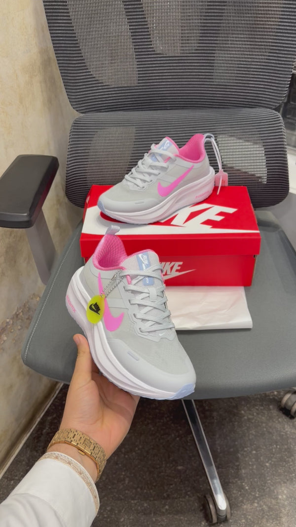 Nik.e Zoom X Running Grey Pink smiley