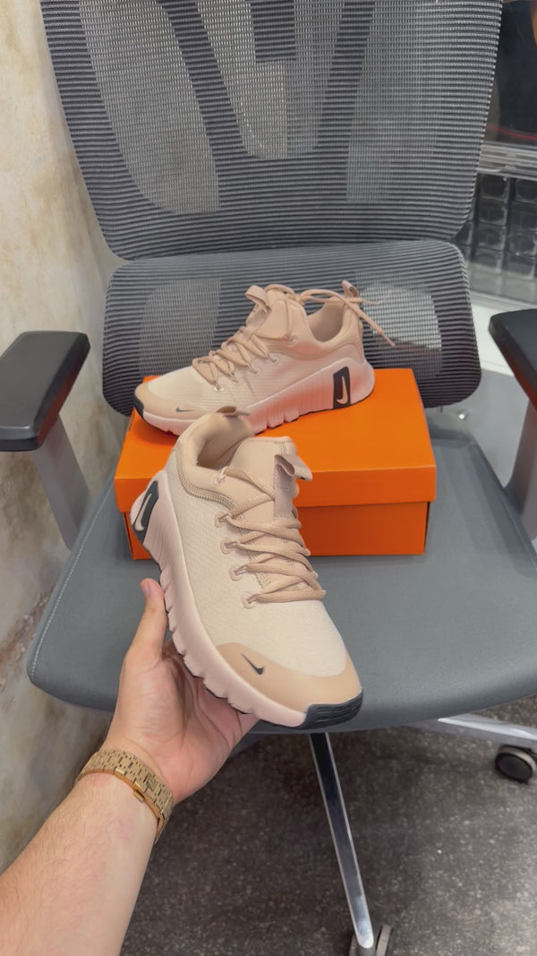 Nik.e Free Metcon 6 Peach Running